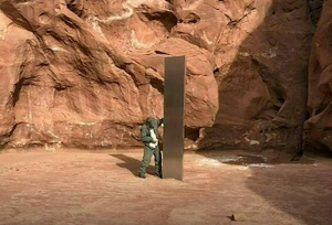 米ユタ州の砂漠地帯に謎の金属柱　正体めぐり憶測飛び交う